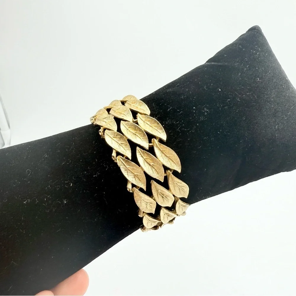 Vintage Lisner Gold Tone Leaves Link Chain Bracelet
